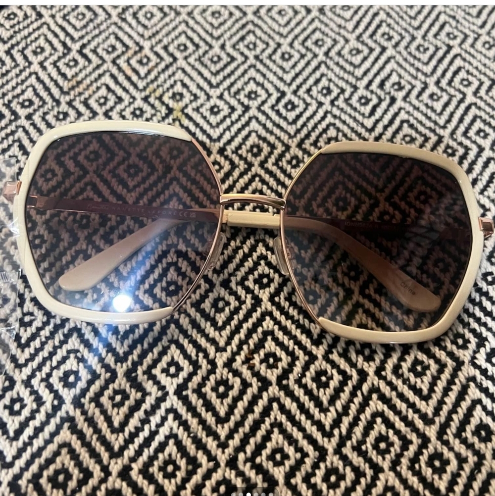Elegant Gold Women's Sunglasses